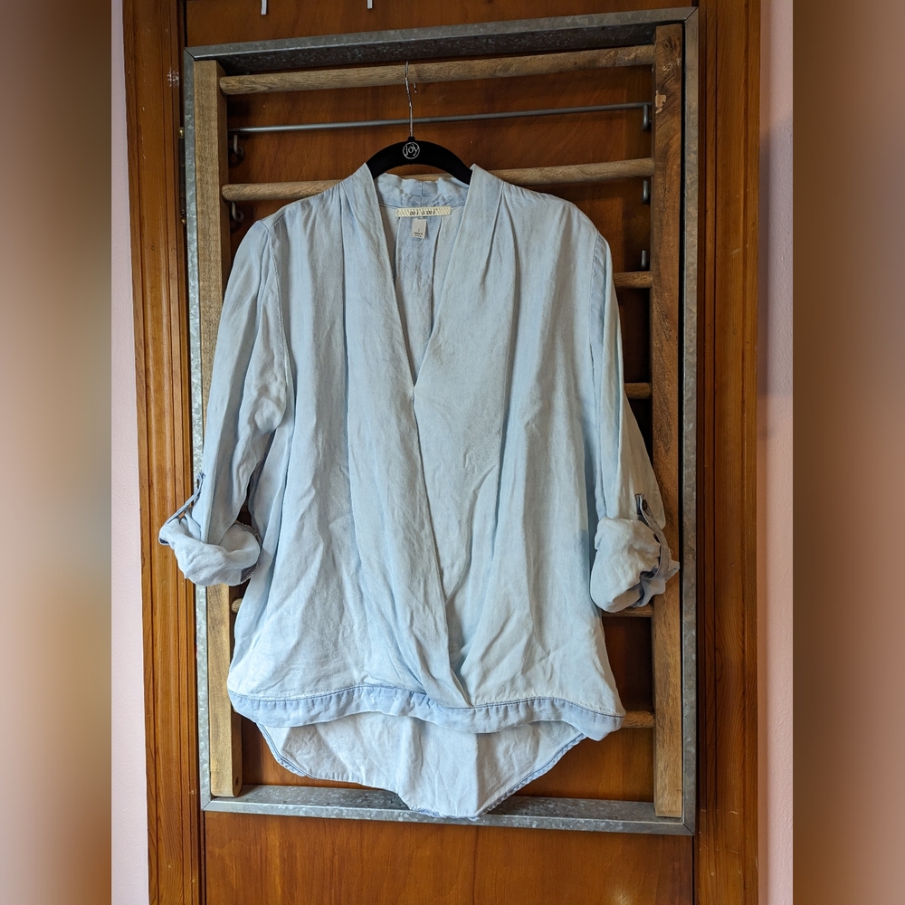 Light denim top